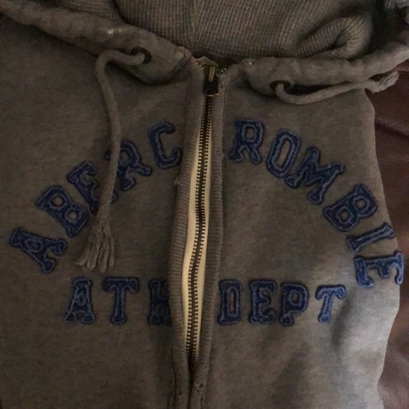Classic Abercrombie & Fitch Icon Full-ZIP Hoodie - Picture 3 of 6